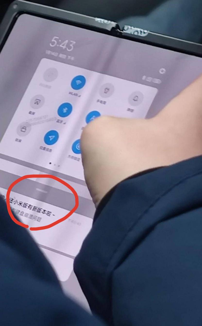 折叠屏手机使用一年后的效果小米 4d5a-khstaxs7996684.jpg