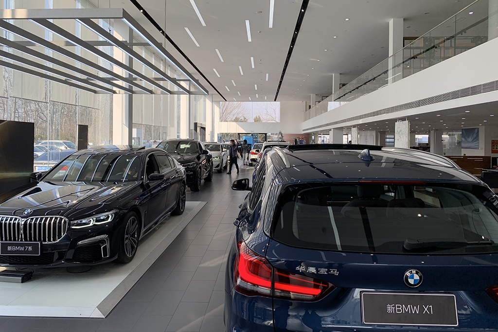 探访宝马4s店:首付20,优惠近6万,现在入手宝马x1值吗-新浪汽车