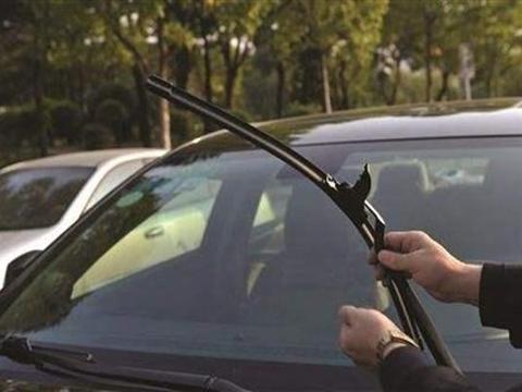 刮不干净、异响，怎么清理雨刮器？这些小问题不能忽视！