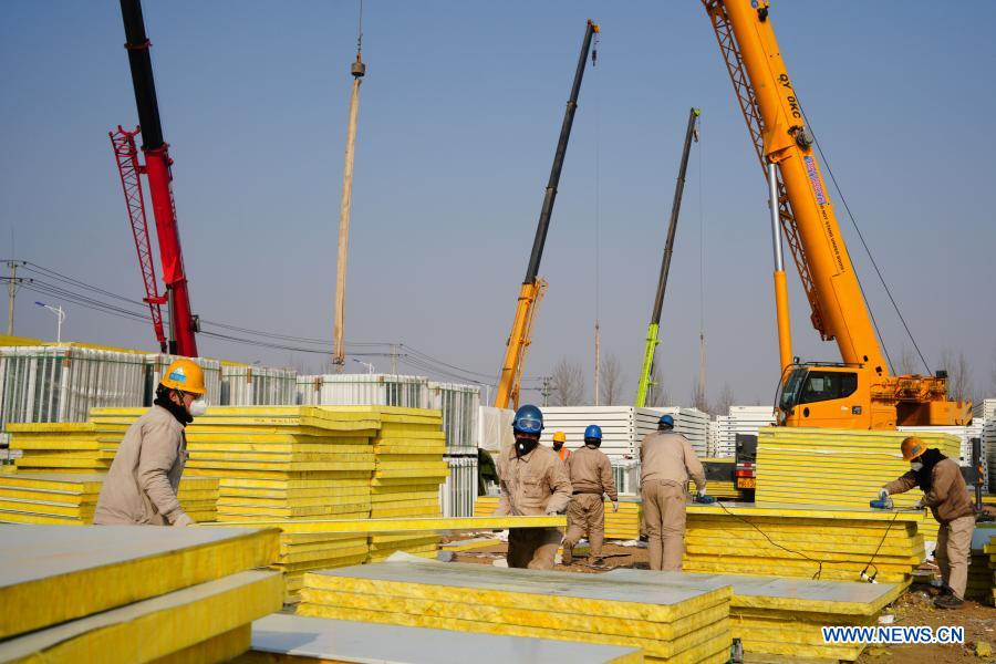 Workers build a COVID-19 quarantine center in Nangong City, north China's Hebei Province, Jan. 19, 2021. (Xinhua)