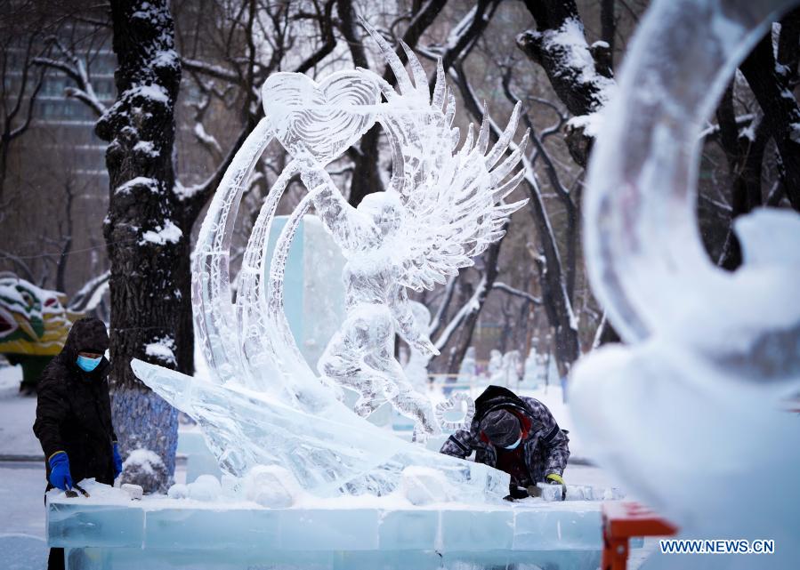 Ice sculptors work in the venue of the 47th Harbin ice lantern fair in Harbin, northeast China's Heilongjiang Province, Jan. 20, 2021. (Xinhua/Wang Song)