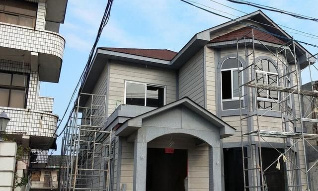 为何自建房外墙越来越流行真石漆?瓷砖和真石漆哪个好