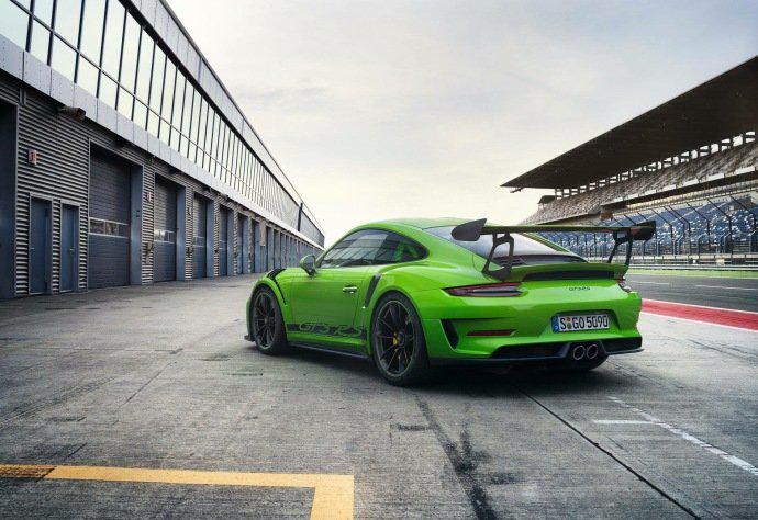 保时捷911gt3赛道版,保时捷911gt3rs赛道版 赛道上的保时捷911 gt3rs,绿色确实骚气,赛道利器