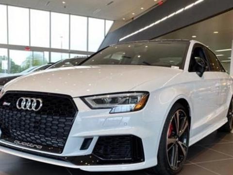 奥迪RS 3海外到店实拍 搭载2.5T涡轮增压发动机