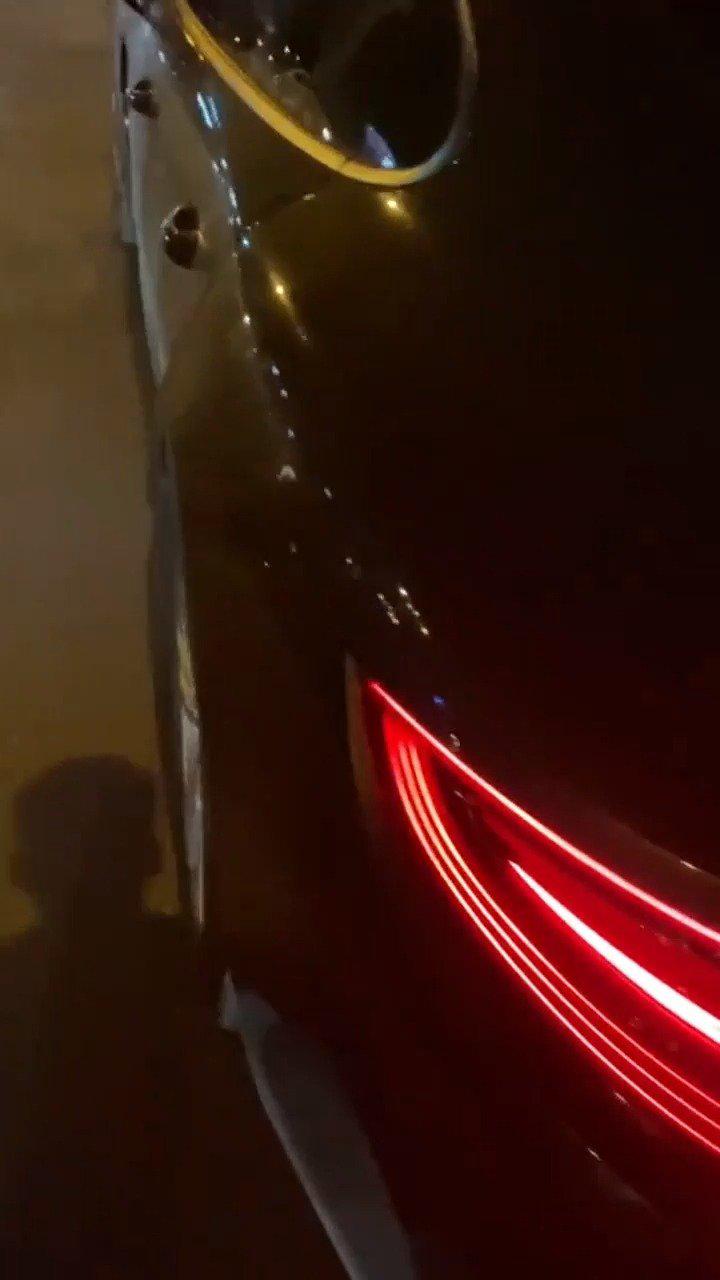 保时捷帕拉梅拉新车展示，打开车门就知道奔驰S级为啥怕它！