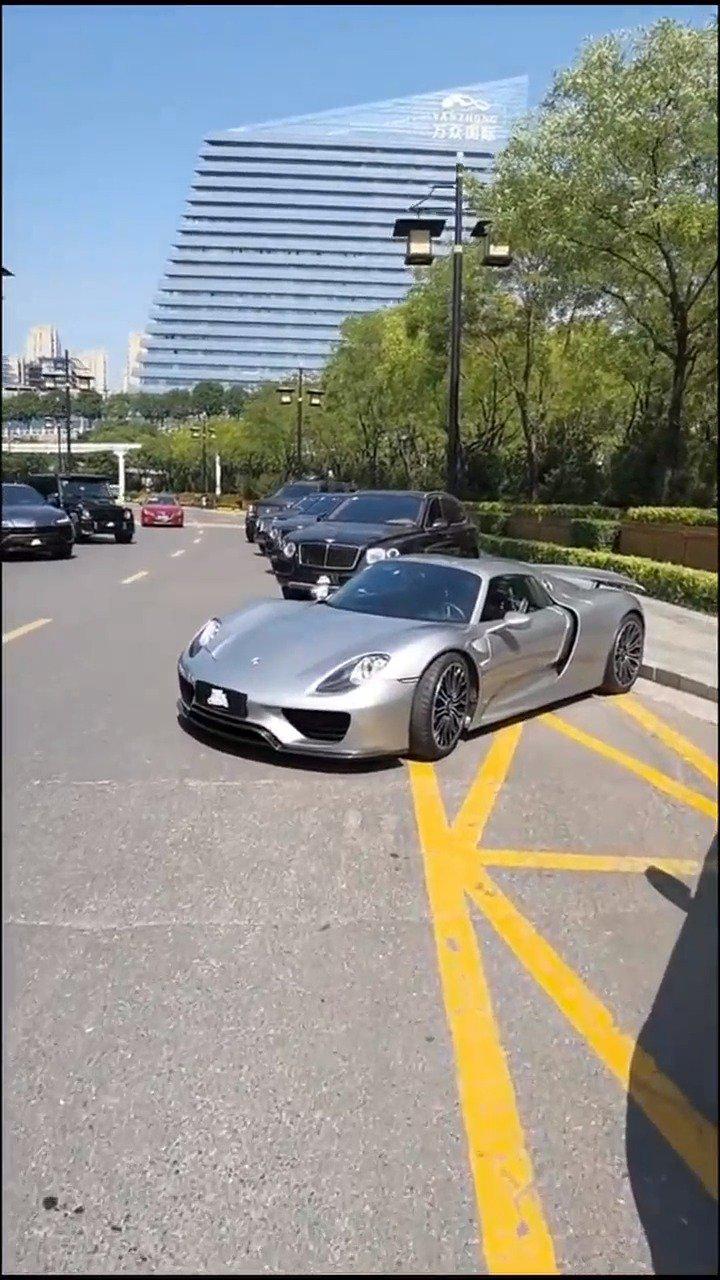 保时捷918实车展示，比兰博基尼大牛都霸气，价值更是不菲！