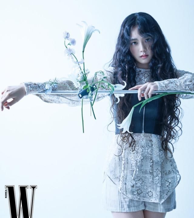 blackpink金智秀 杂志,blackpink金智秀 house blackpink金智秀杂志公开,场景搭建过于简单,人美但毫无违和感