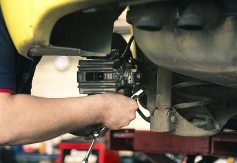 保养汽车成被黑4S店宰的“羔羊”?3分钟教你快速避坑!