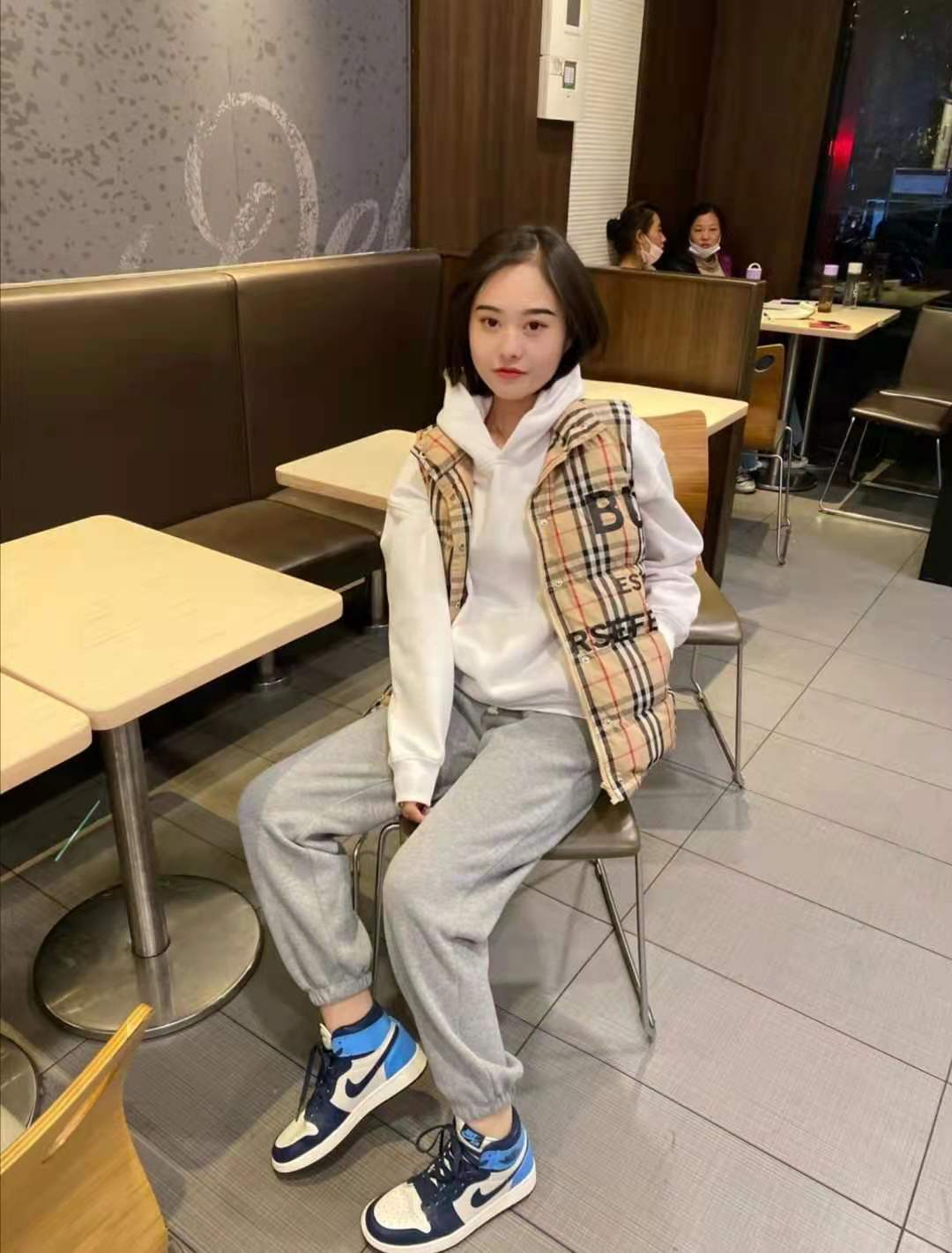 加绒连帽卫衣怎么搭配外套好看