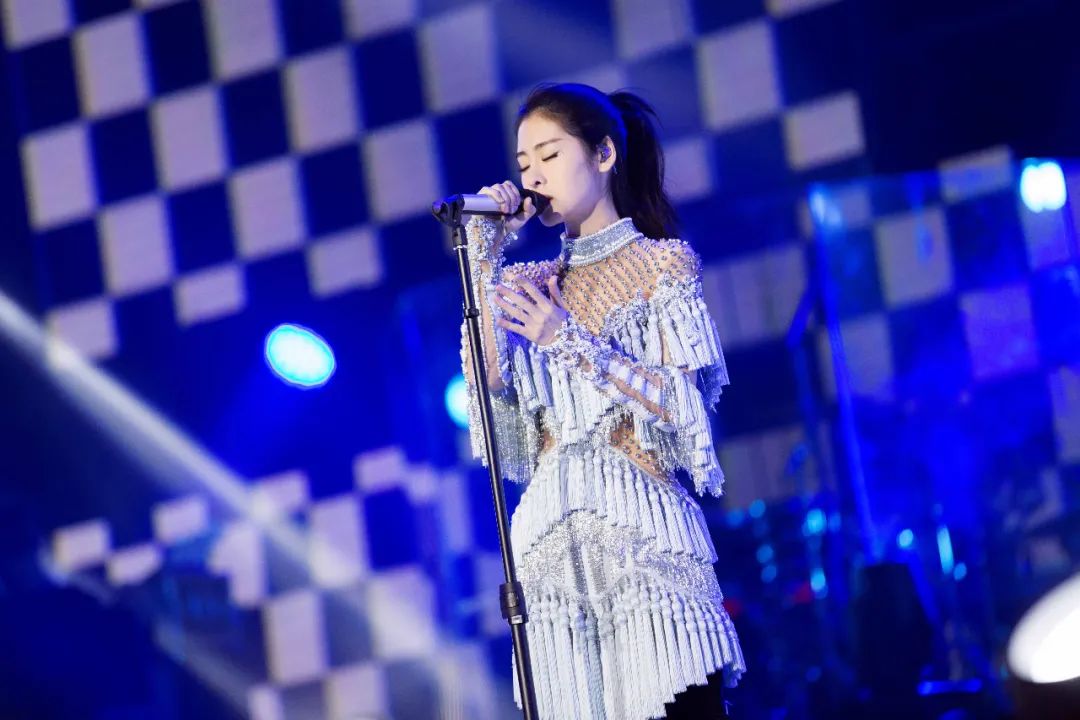 华晨宇张碧晨不结婚,将共同抚养女儿,未婚生育将被处罚 华晨宇张碧晨不结婚,将共同抚养女儿,未婚生育将被处罚