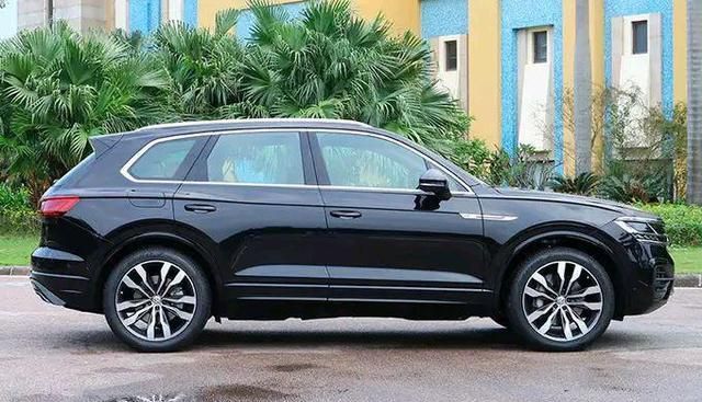 全新大众途锐正式发售,和q7一样优秀,配3.0t v6引擎,仅82万