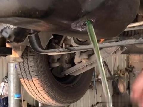 防冻液跑到机油里，更换发动机要3000多，老司机几十元修好