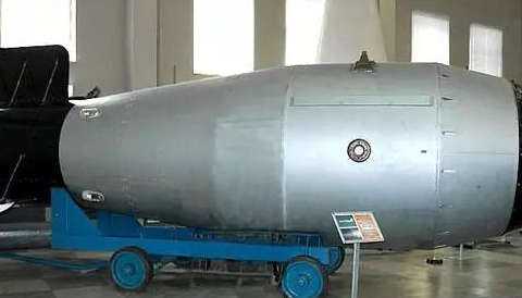 苏联造出两枚大威力核弹，试爆一枚后，做了三个决定