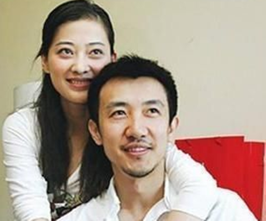 梅婷是他的前妻，李小冉曾为他堕胎，如今的他却也再次低调结婚！