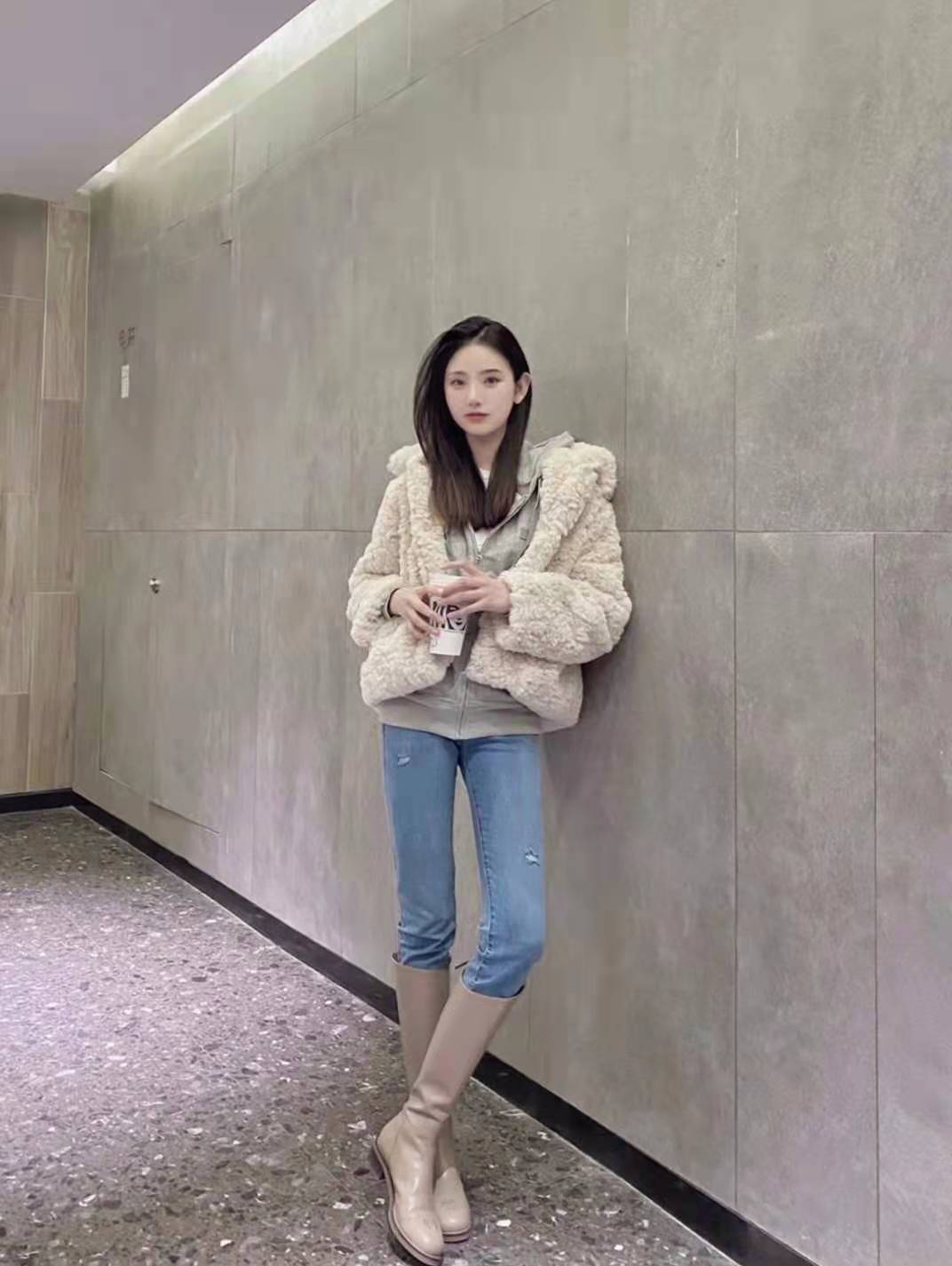 加绒连帽卫衣怎么搭配外套好看