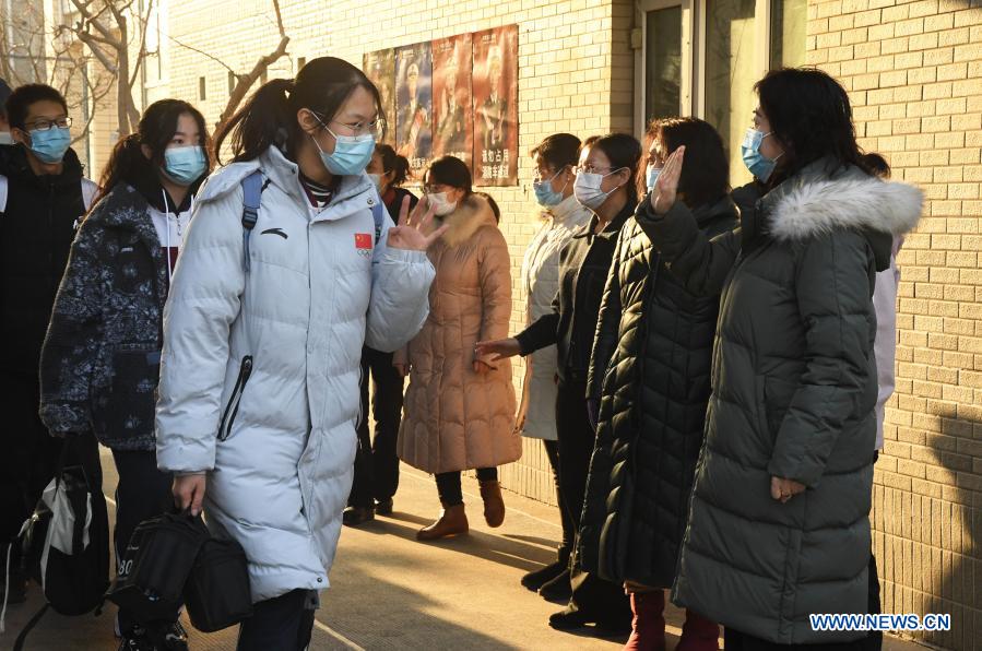 Students on the third grade of the junior section of the High School Affiliated to China Agricultural University wave goodbye to their teachers before leaving campus in Beijing, capital of China, Jan. 21, 2021. All primary schools in Beijing have been on winter vacation since Jan. 16. Classes on the first and second grades of junior sections of high schools here are slated to start their winter vacations as of Jan. 23. Classes on all other grades of high schools are expected to complete their off-line academic activities by Jan. 23, and all students on these classes will no longer attend on-campus activities as of the same date. (Xinhua/Ren Chao)