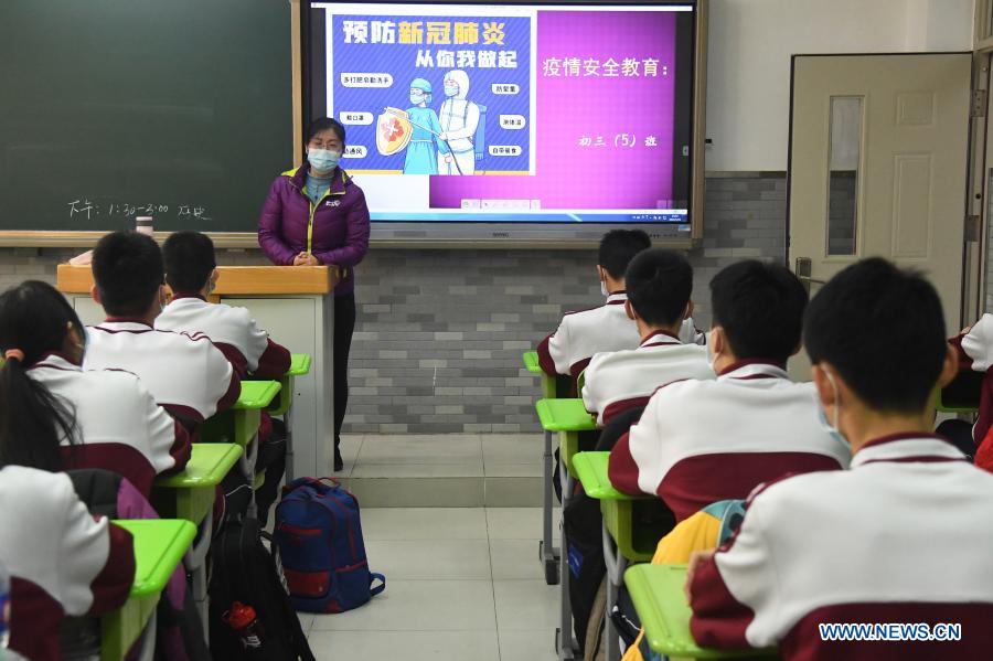 Students on the third grade of the junior section of the High School Affiliated to China Agricultural University receive instructions on COVID-19 prevention and control before leaving campus in Beijing, capital of China, Jan. 21, 2021. All primary schools in Beijing have been on winter vacation since Jan. 16. Classes on the first and second grades of junior sections of high schools here are slated to start their winter vacations as of Jan. 23. Classes on all other grades of high schools are expected to complete their off-line academic activities by Jan. 23, and all students on these classes will no longer attend on-campus activities as of the same date. (Xinhua/Ren Chao)