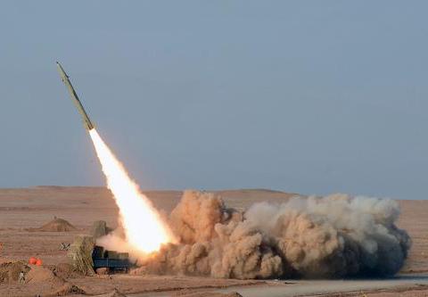 伊朗试射反舰弹道导弹，1800公里外命中目标，中东美军全线危险