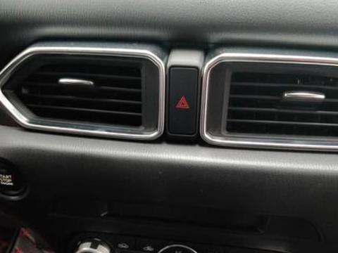 车上这个地方是最脏的,但是洗车店却不会帮你洗