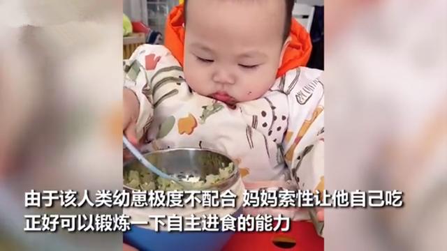 宝宝独自吃饭导致场面“失控”令人忍俊不禁，网友：这怕是喷射机