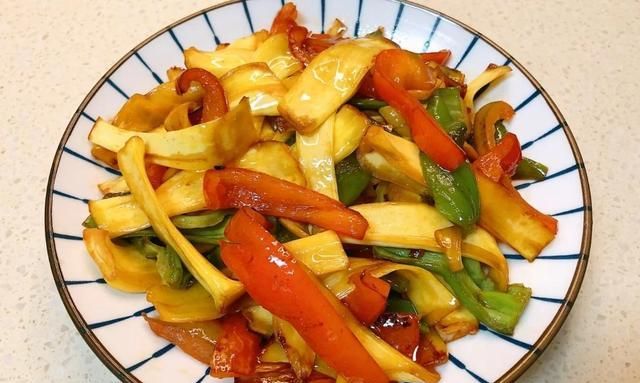 美食家常菜推荐：西芹木耳胡萝卜,莴笋秀珍菇炒肉,菠萝蜜炒青椒图3