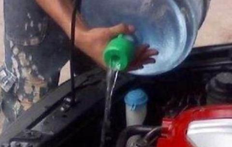 汽车水箱多久换一次水,维修员,新手记住这个数就行