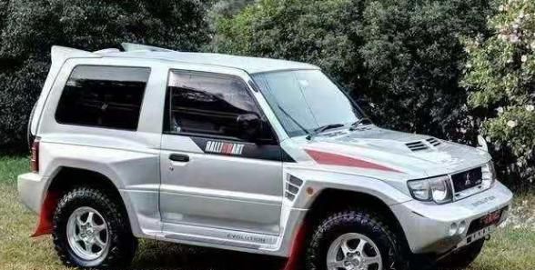 能与途乐媲美的穿越王帕杰罗v55宽体三门版限量2500台