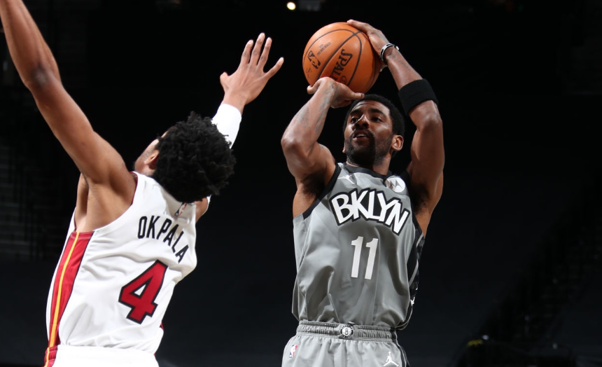 篮网三巨头合砍56分胜热火！