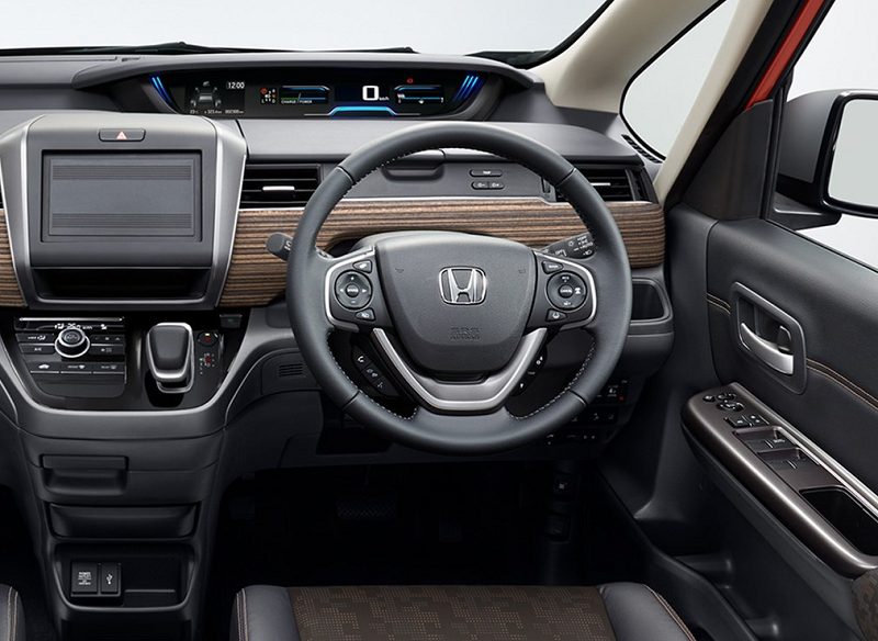 配图为现款本田Freed