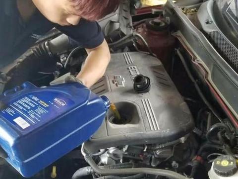 5000公里换一次机油?车主亲自测试：一万公里不换会是什么结果?