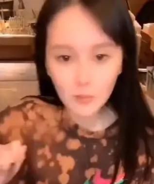 赵本山女儿直播炫富（图）