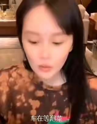 赵本山女儿直播炫富（图）