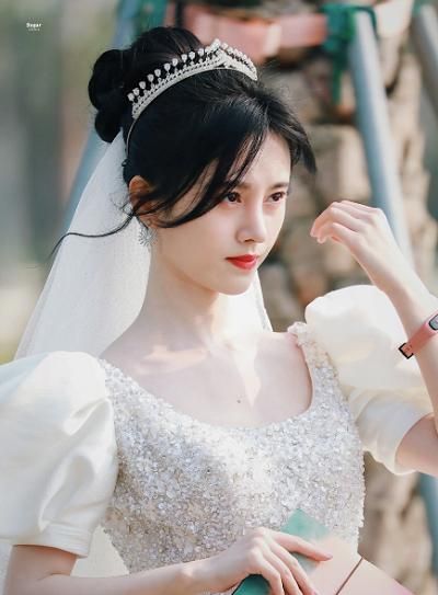 鞠婧祎婚纱照火了,仙气飘飘溢出屏幕,宛如钻石公主在逃!