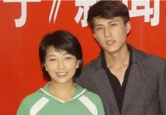 揭秘53岁江珊经历的五段情史，每一段都十分精彩