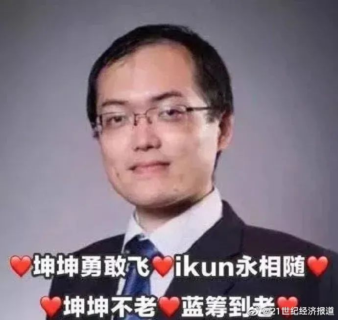 "这两天,一张易方达明星基金经理张坤的照片在社交网络刷屏,照片上配
