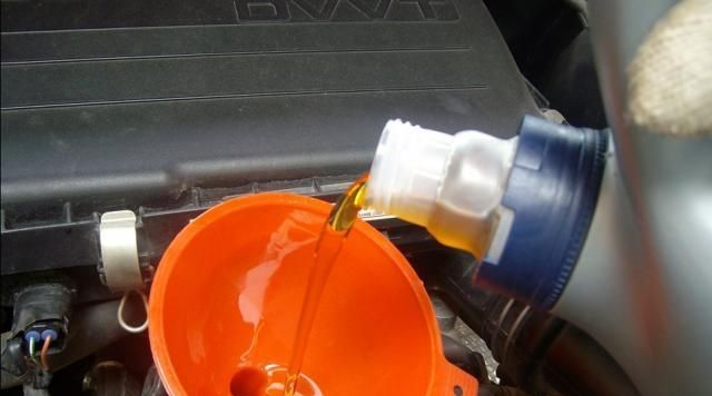 机油5千公里换一次?4S店就会糊弄新手,老司机都是这时间换