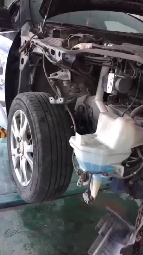 刚拆一辆车，防撞钢梁比较厚实！