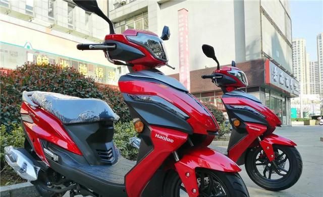 豪爵USR125踏板车,豪爵摩托车踏板125价格 豪爵usr125124cc风冷引擎油耗21l