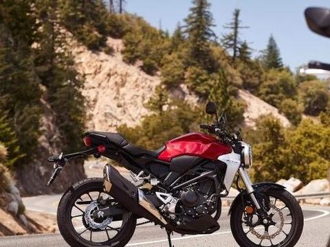 本田又一小排街跑,全系标配ABS,功率22kw,水冷四气门