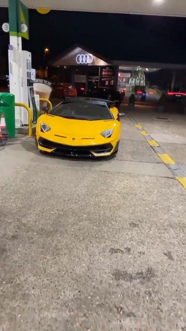 加油站老板最喜欢的豪车，百公里25L燃油，车主心里都是苦！