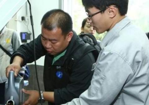 欧洲3万公里一换机油,到国内咋就成了5千一换,内行人点破行规