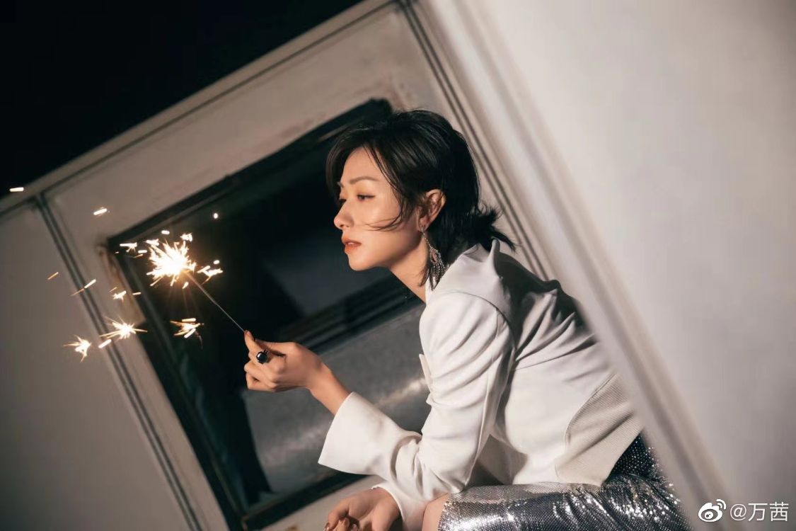 肖央,万茜携春节档电影《人潮汹涌》加盟江苏卫视春晚
