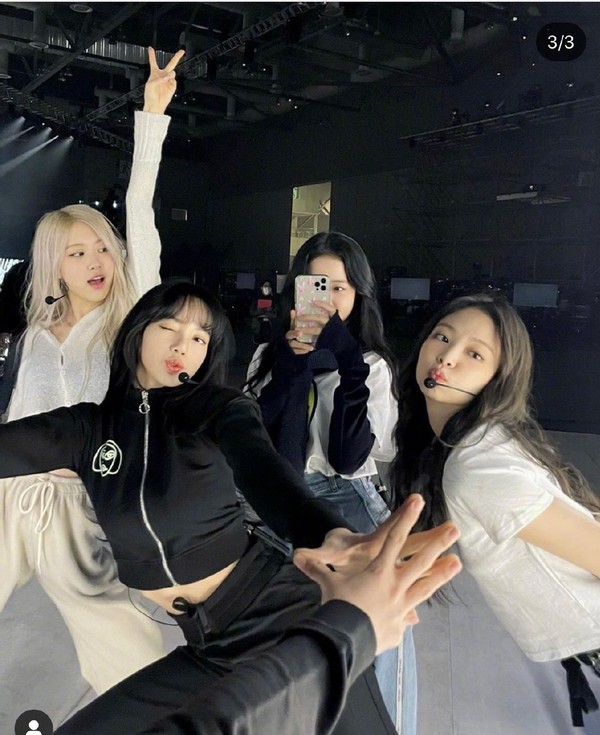 科切拉blackpink假唱,blackpink科切拉Lisa blackpink线上演唱会幕后照美女们太养眼了我爱辣妹