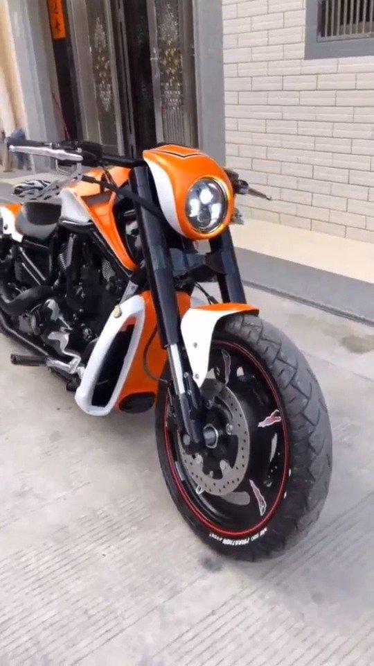 时尚外观的摩托车展示，声浪销魂