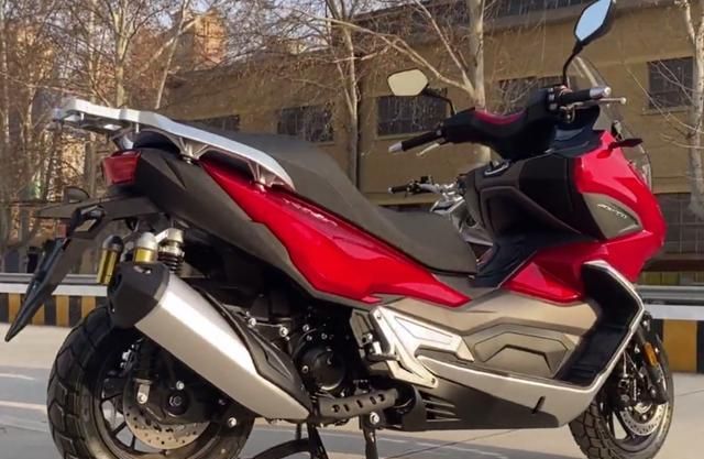 呆子试驾大阳ADV350,大阳adv350踏板车试驾 大阳350adv车型出现油箱很大动力很强座高不高
