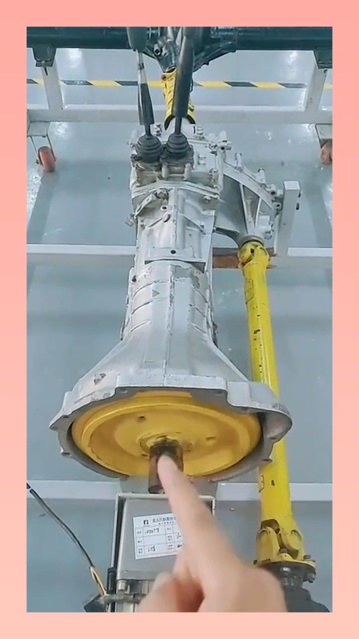 两根档杆的四驱底盘