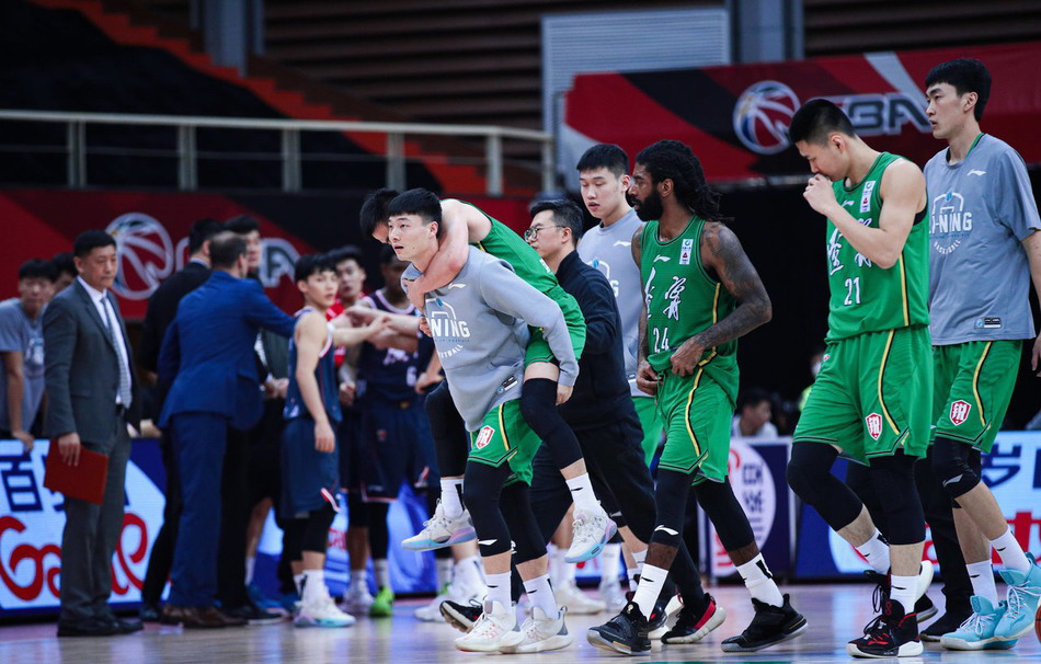 执教水平高下立判！杨鸣率单外援辽篮惜败，郭士强3外援不敌上海