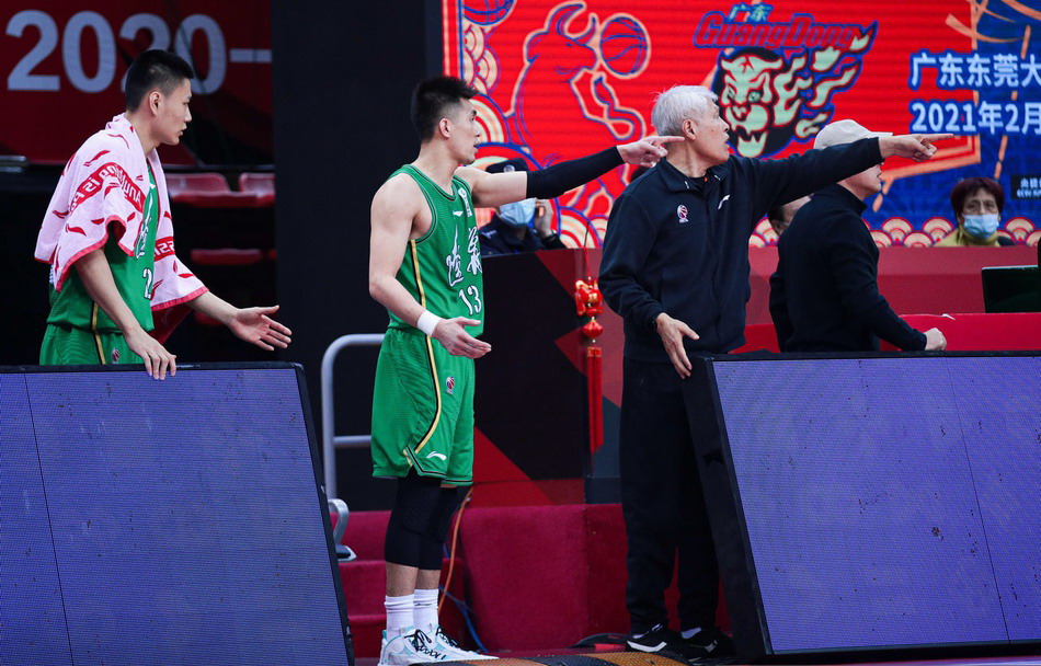执教水平高下立判！杨鸣率单外援辽篮惜败，郭士强3外援不敌上海