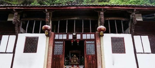 江西上饶最低调的寺庙有1500多岁的铁树创建于唐朝年间