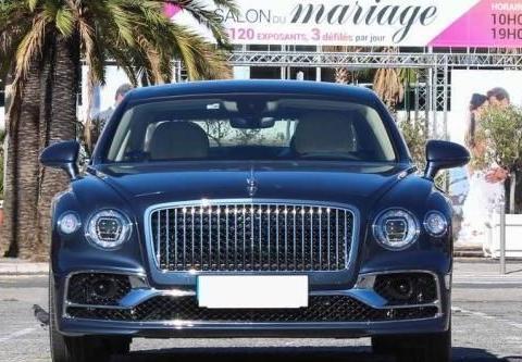 真正的土豪专属豪车,内饰豪华远超奔驰,够气派,配V12引擎